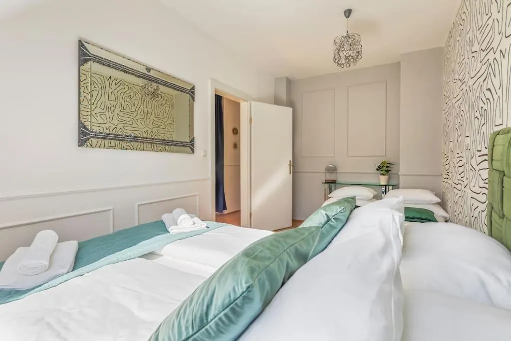 Green Dream Apt. / 3Br / Rooftop / Terasse Vienna 0*,  Austria